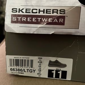 Sketchers street wear relaxed fit men’s slip on shoes, size 11 , brand new